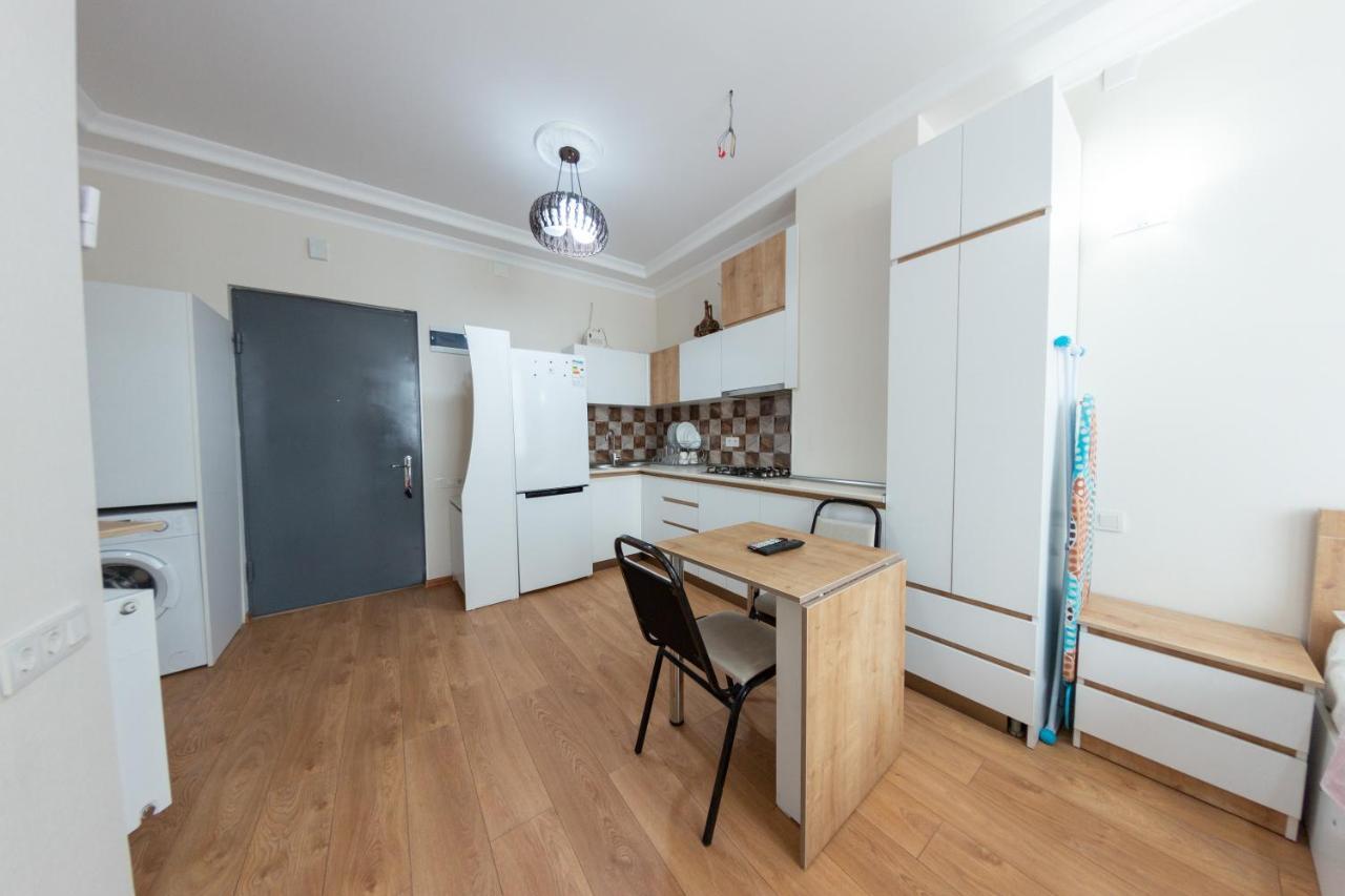 5 Apartment In One Boulding - Near Stadium Batumi Exterior photo
