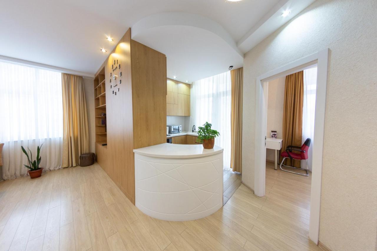5 Apartment In One Boulding - Near Stadium Batumi Exterior photo