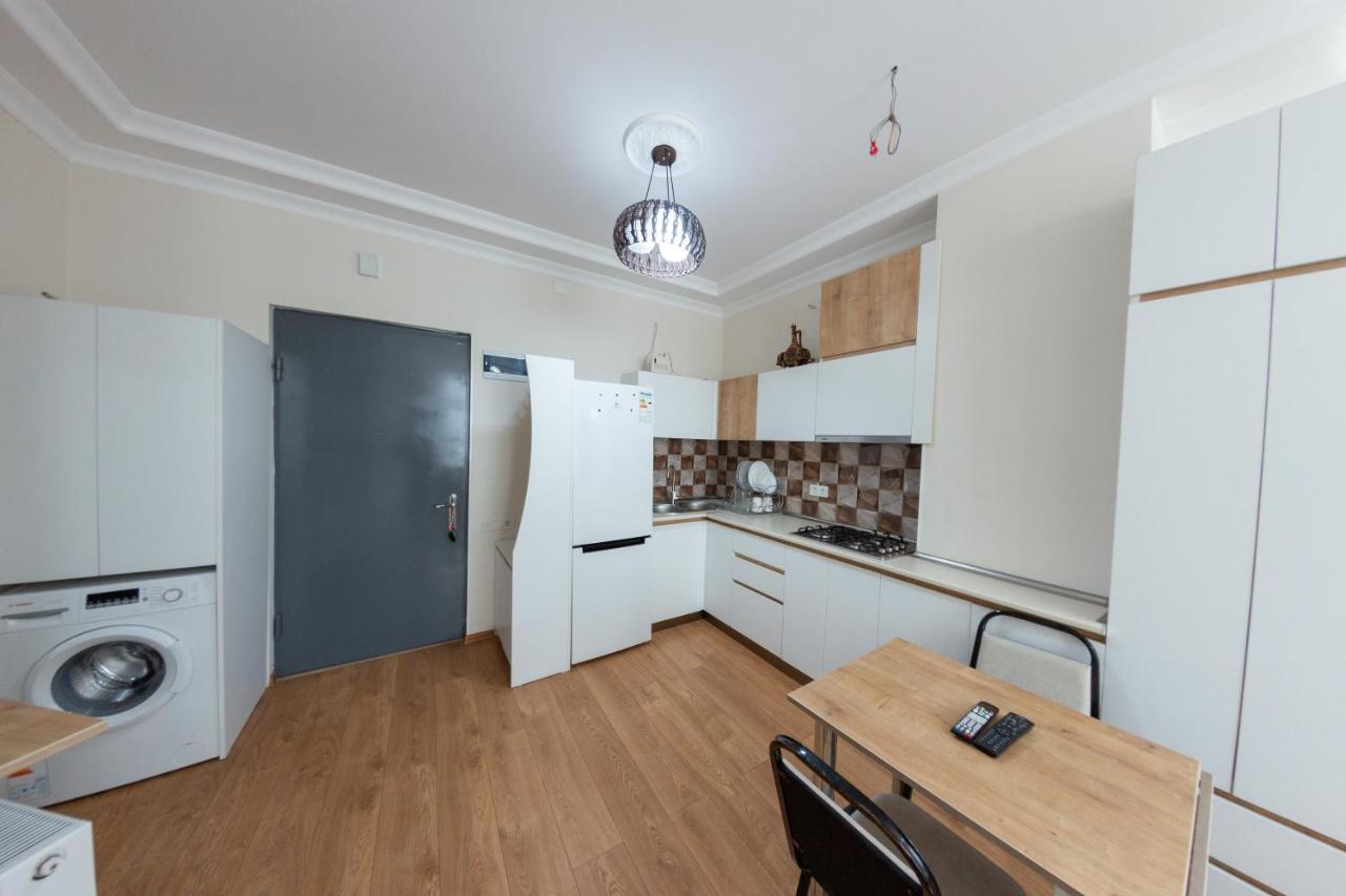 5 Apartment In One Boulding - Near Stadium Batumi Exterior photo
